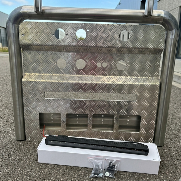 Galgen mit passender LED-Light Bar für Scania NextGen