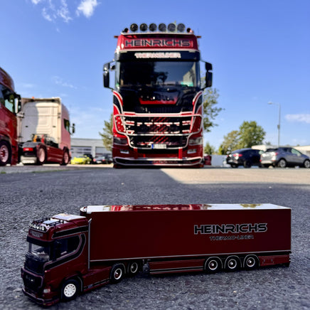 LKW-Modell "Showtruck" von Tekno