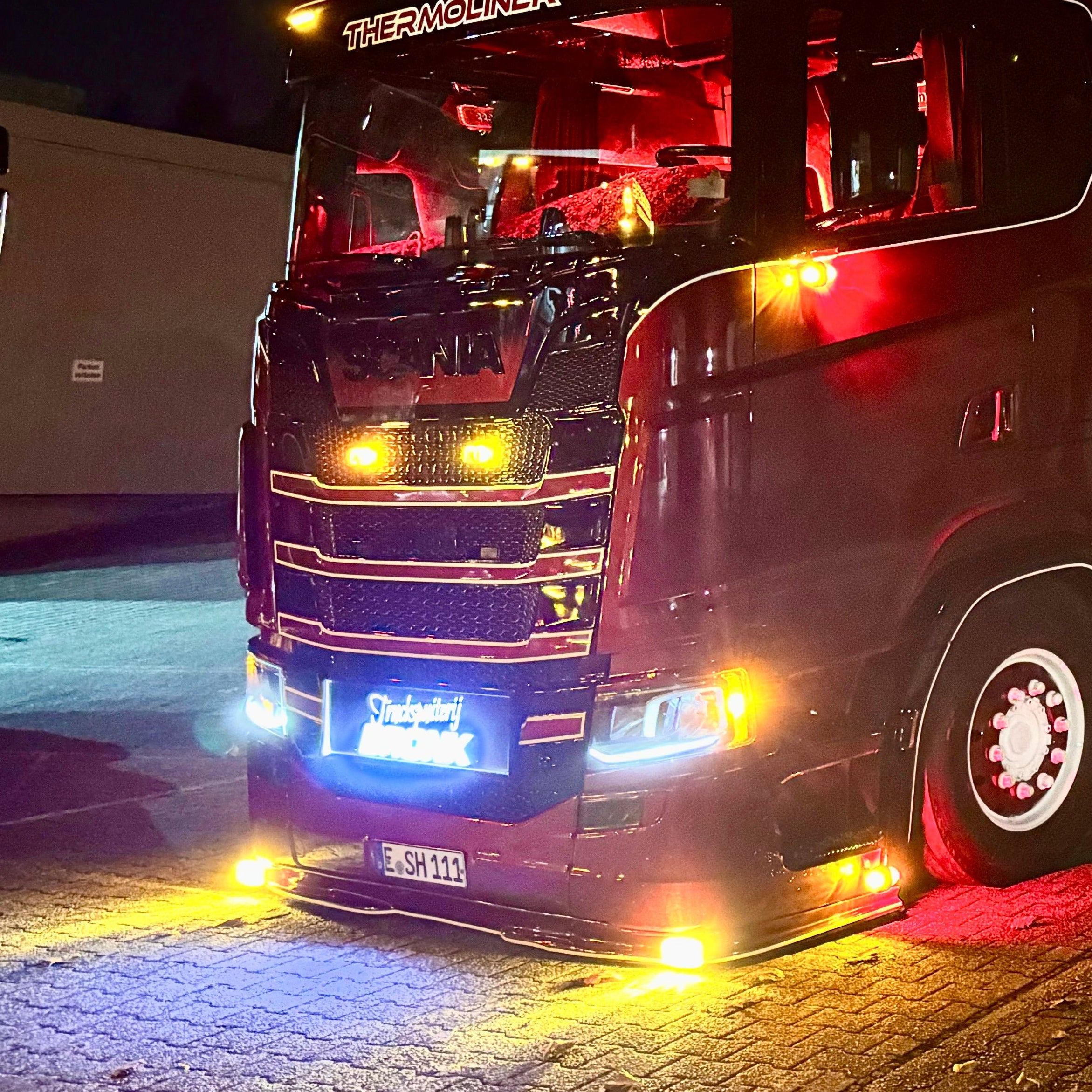 Flaches LED Leuchtschild für LKW