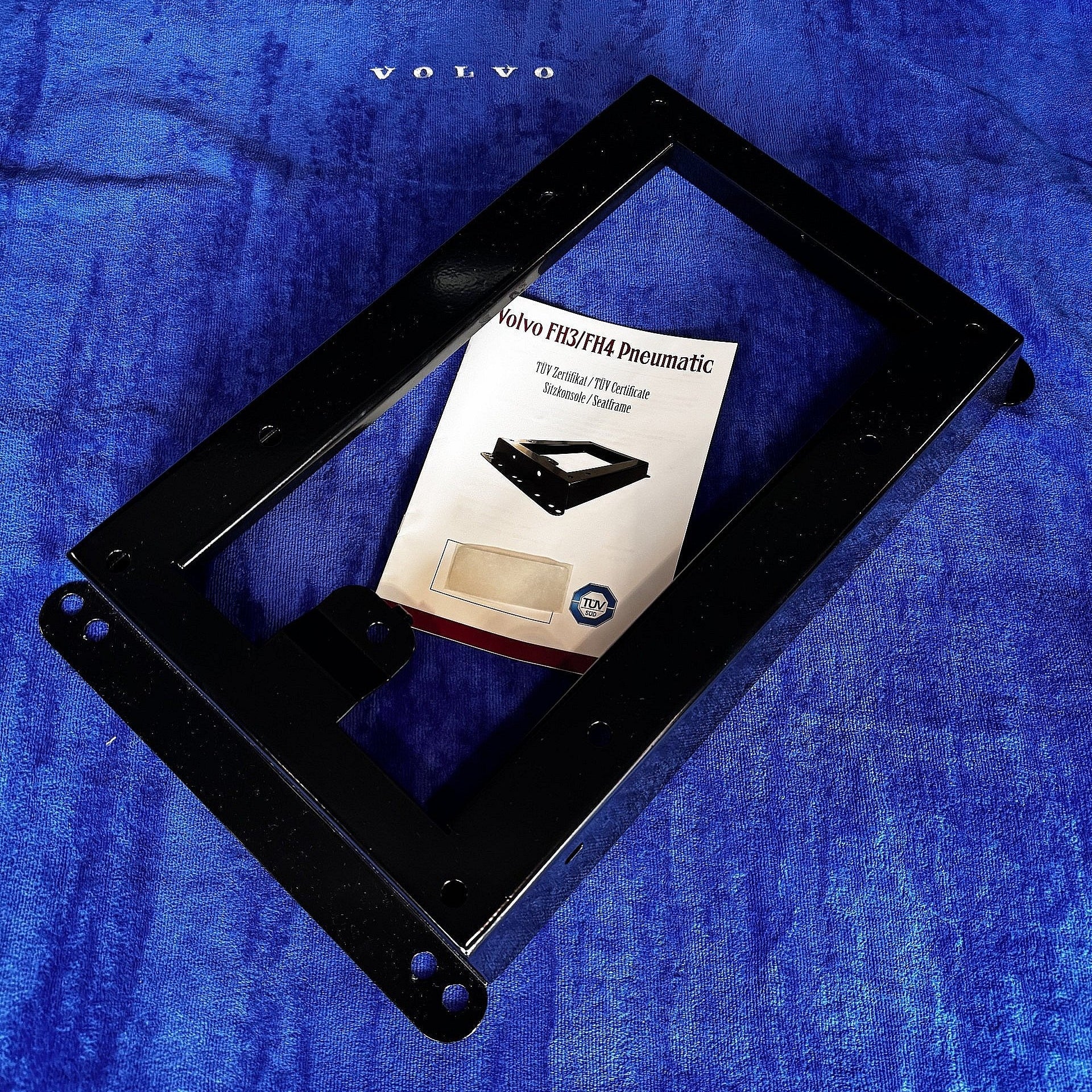deep Volvo center console with TÜV approval