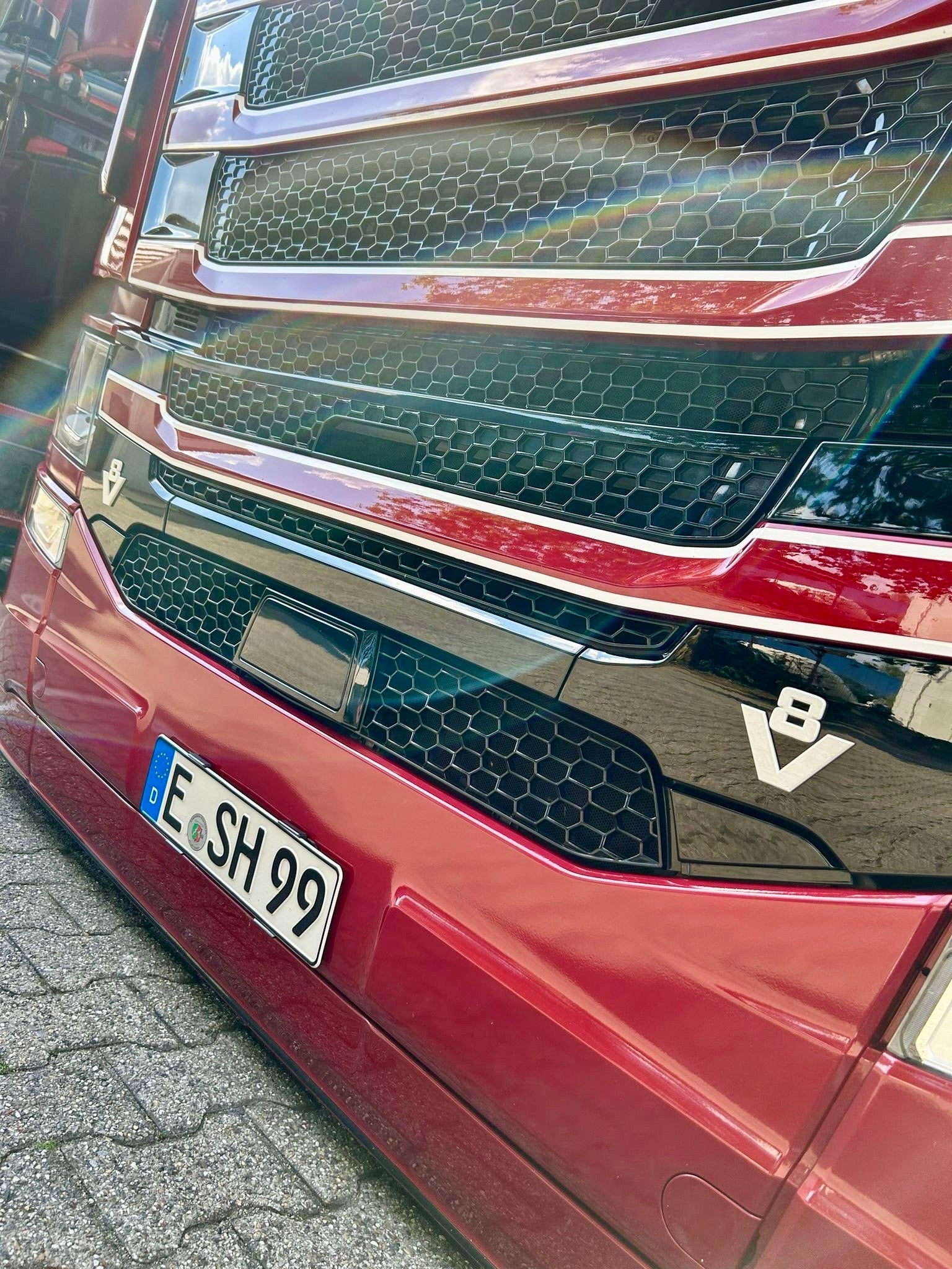 altes V8-Emblem für Kühlergrill