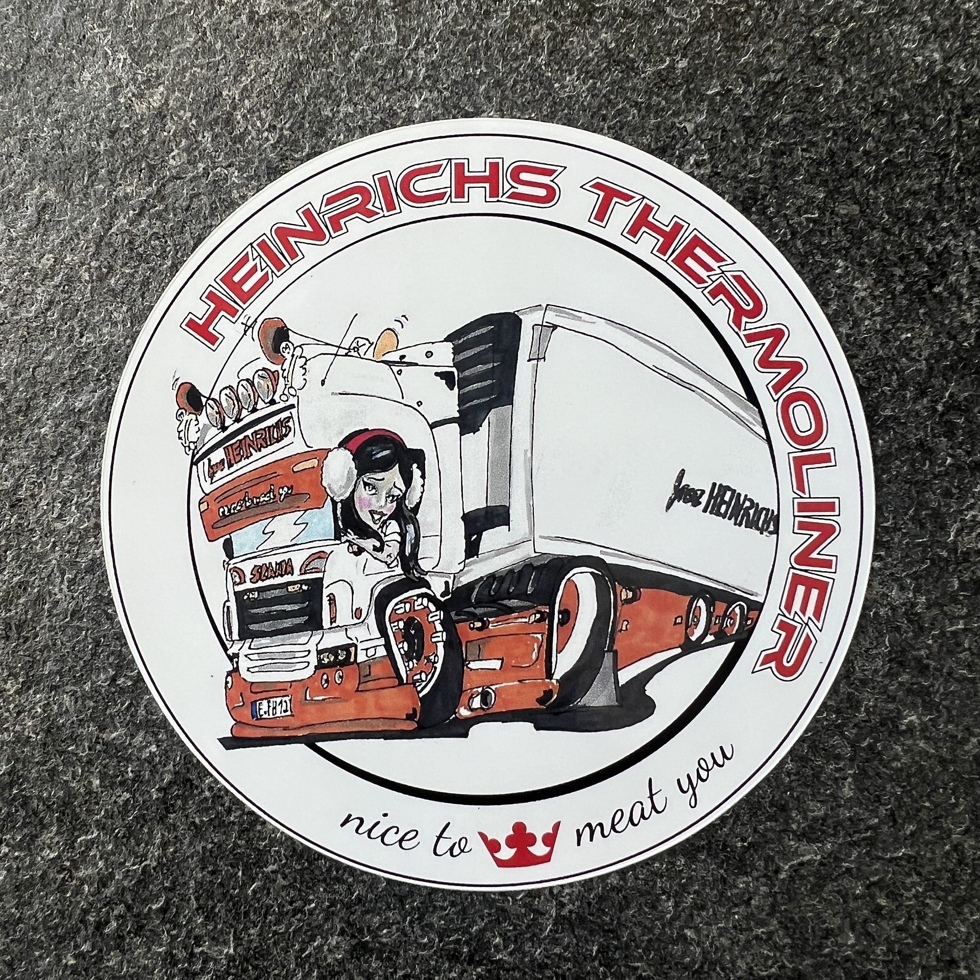 Cartoon Aufkleber vom Frau Heinrichs Scania LKW