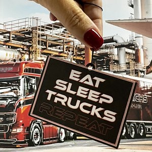 Duftbaum Eat Sleep Trucks Repeat vor Heinrichs Thermoliner Showtruck