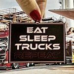 Duftbaum für Trucker Insider mit Eat Sleep Trucks Repeat vor Heinrichs Thermoliner Showtruck